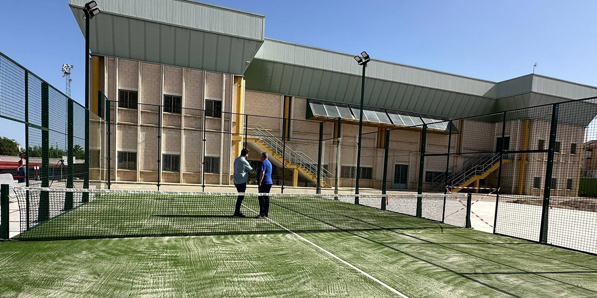 Campaña de promoción de pádel en el polideportivo municipal