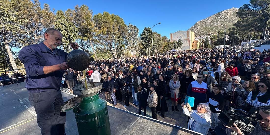 Martos se echa a la calle para celebrar la XLIV Fiesta de la Aceituna